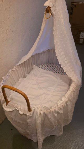 Cuna Moises Vintage de Mimbre/Ratan con Dosel