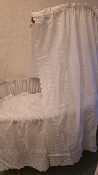 Cuna Moises Vintage de Mimbre/Ratan con Dosel