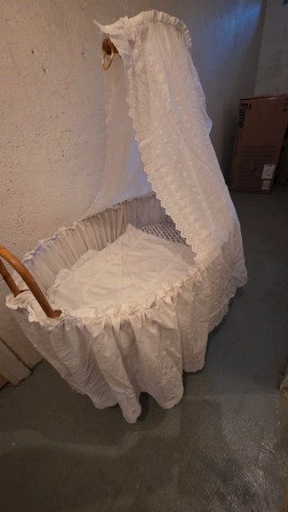 Cuna Moises Vintage de Mimbre/Ratan con Dosel