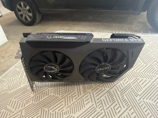 Tarjeta Gráfica Zotac GeForce RTX Blanca y negra