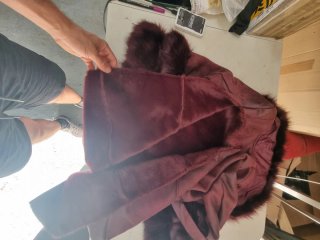 Chaqueta ante burdeos con pelo