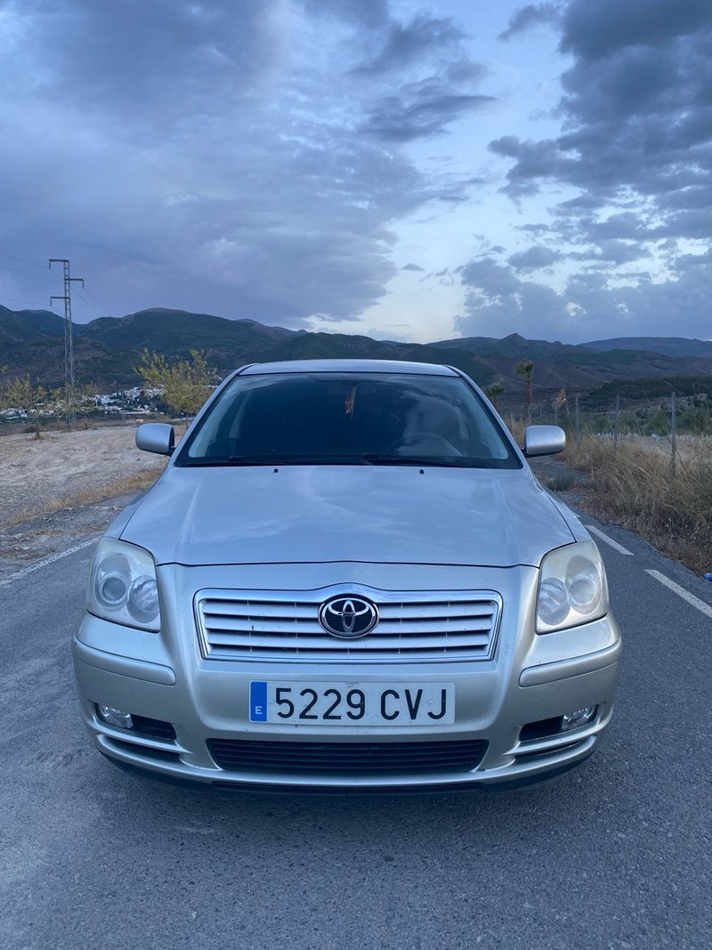 Toyota Avensis 2003 - foto 1