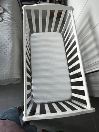Cuna de bebé blanca