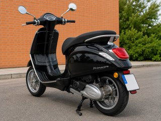 Vespa Primavera 125 Negra 2025