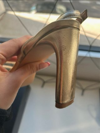 Sandalias Azarey tacón doradas con caja