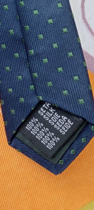 Corbatas azul y verde con puntos