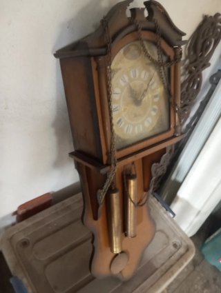 Reloj de cuco antiguo de madera