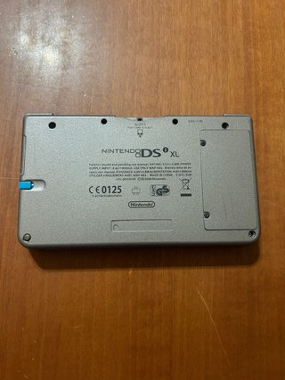 Nintendo DSi XL + pennino + caricatore