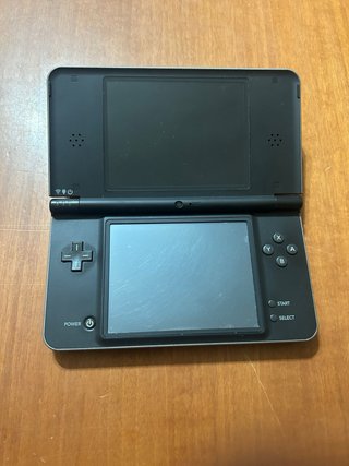Nintendo DSi XL + pennino + caricatore