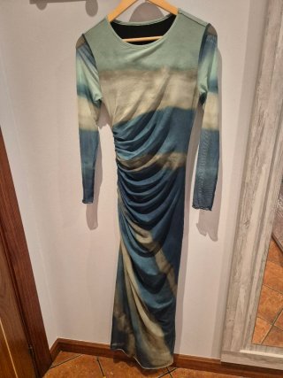 Vestido verde con estampado tie-dye
