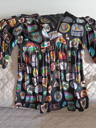 Vestido Desigual negro estampado parches