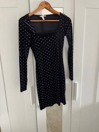 Vestido negro con lunares blancos