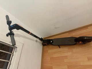 Patinete eléctrico con cargador