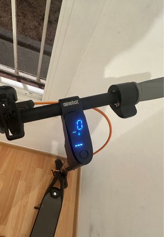 Patinete eléctrico con cargador