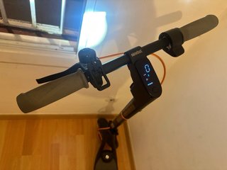 Patinete eléctrico con cargador