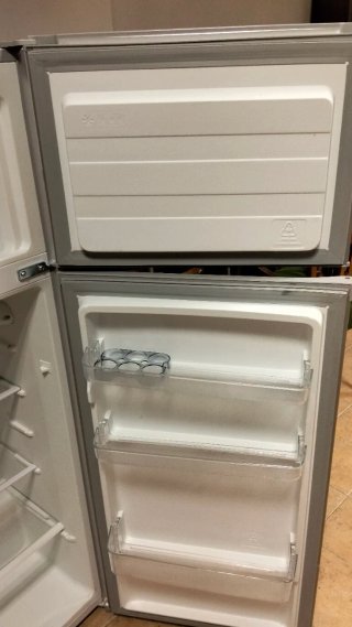 Frigorífico blanco con congelador