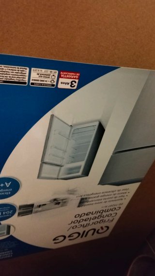 Frigorífico blanco con congelador