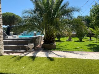 Piscina de hormigón azul y gris