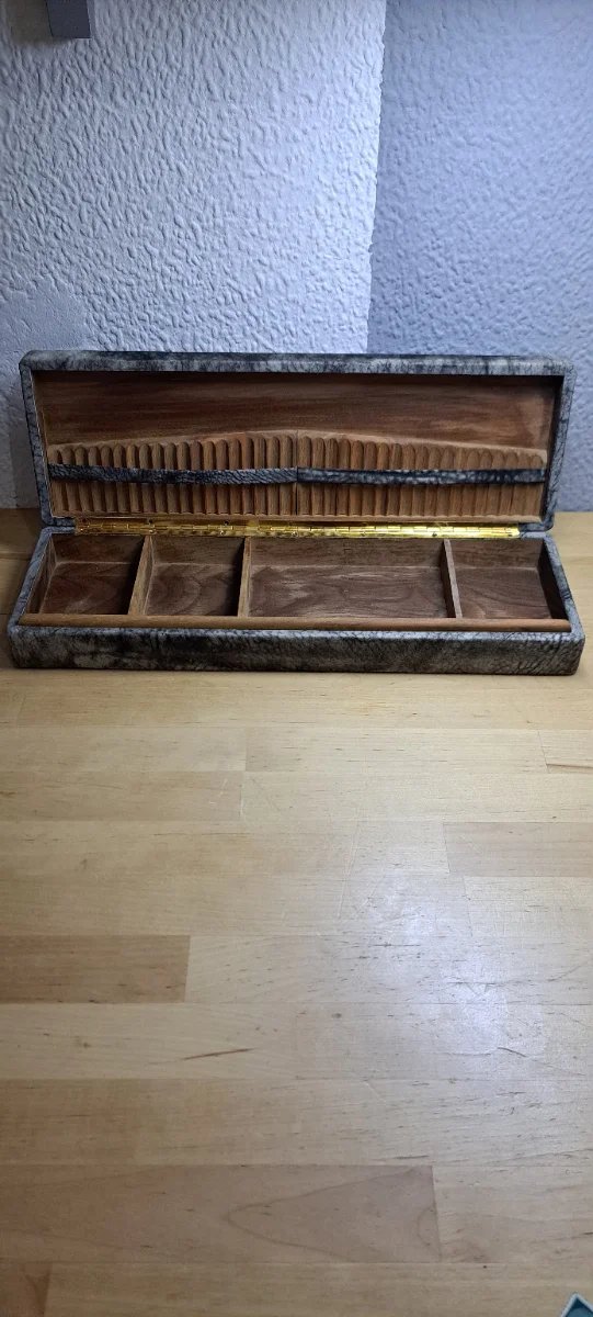 Caja tabaquera o pitillera de mesa antigua