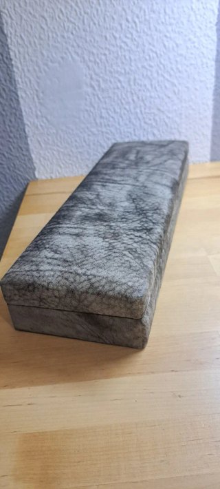 Caja tabaquera o pitillera de mesa antigua