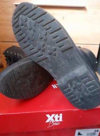 Botines militares Xti negros