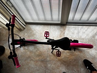 Bicicleta infantil Btwin negra y rosa