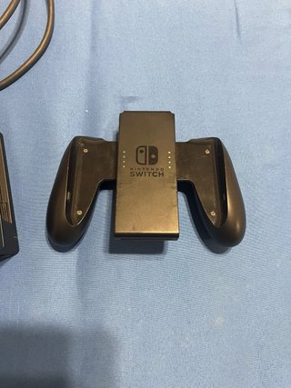 Nintendo Switch Dock y Agarre las 2 cosas 50€