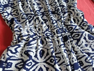 Mono corto estampado azul y blanco