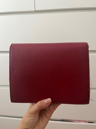 Bolso Pull&Bear rojo con tachuelas