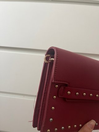 Bolso Pull&Bear rojo con tachuelas