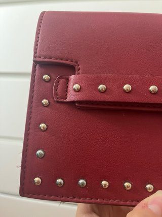 Bolso Pull&Bear rojo con tachuelas