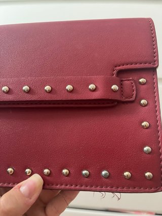 Bolso Pull&Bear rojo con tachuelas