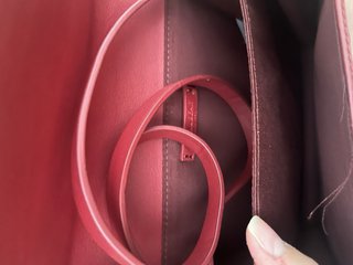 Bolso Pull&Bear rojo con tachuelas