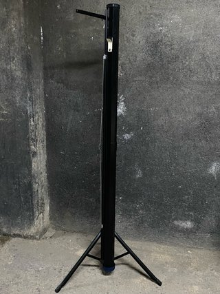 Pantalla de proyección con trípode 1,58x 1,30 cmts