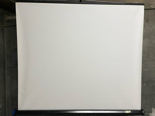 Pantalla de proyección con trípode 1,58x 1,30 cmts