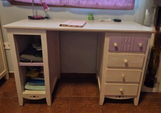 Mueble juvenil lila y blanco