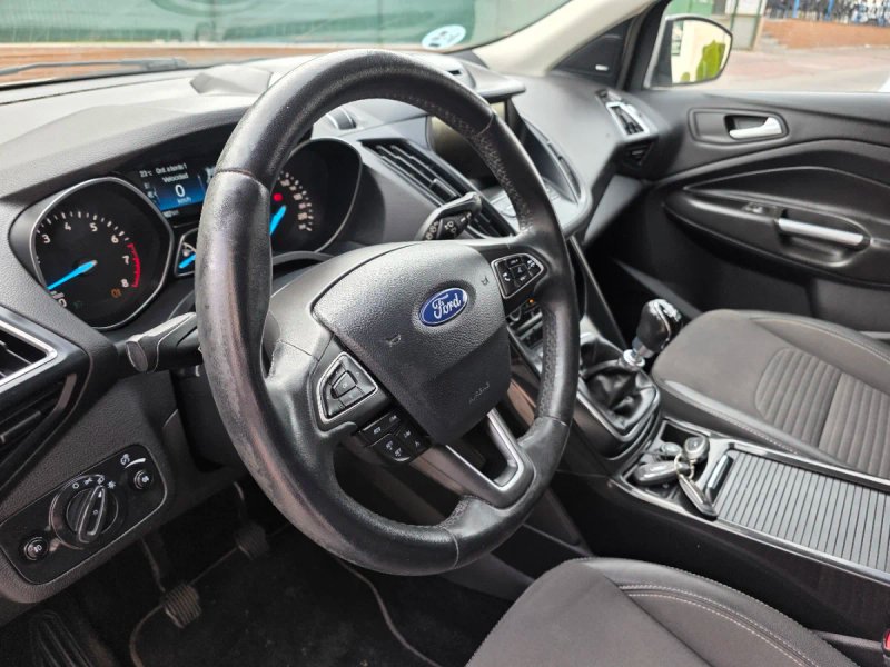 Ford Kuga 2018, foto 16