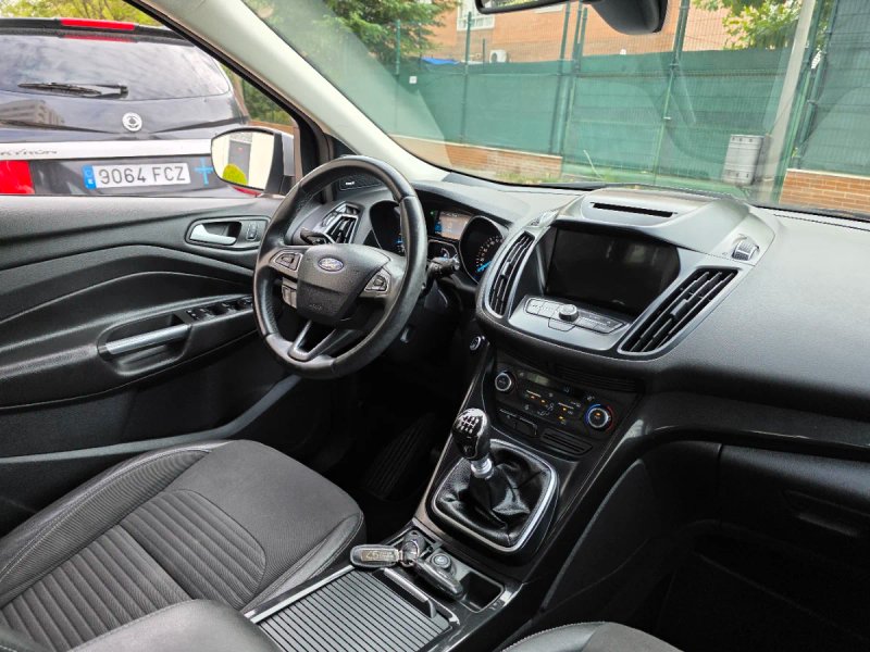 Ford Kuga 2018, foto 28
