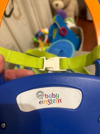 Columpio para bebé con juguetes