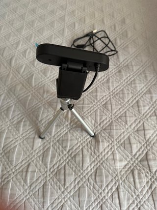 Webcam Negra con Trípode y Cable USB