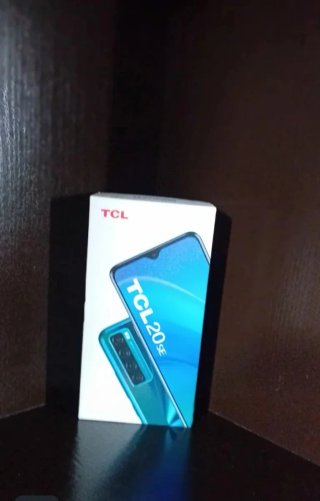 TCL 20 SE smartphone
