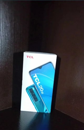 TCL 20 SE smartphone