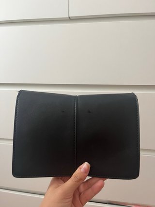 Bolso negro de mano o para colgar