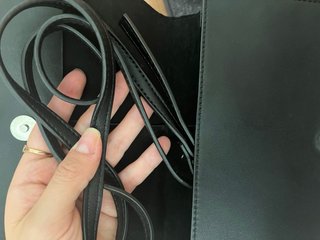 Bolso negro de mano o para colgar