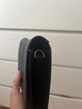 Bolso negro de mano o para colgar
