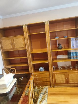 Estantería de bambú y mimbre