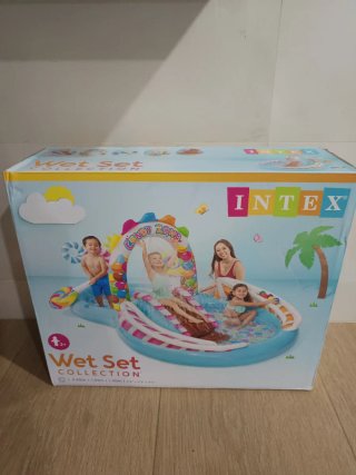 Piscina Intex con tobogán para niños