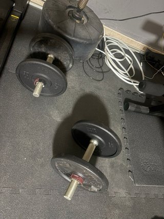Banco de pesas y accesorios gimnasio