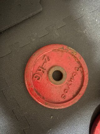 Banco de pesas y accesorios gimnasio