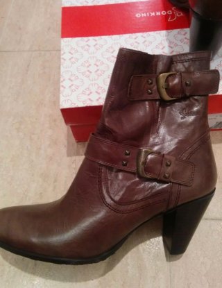 Botines de piel marrones con hebilla